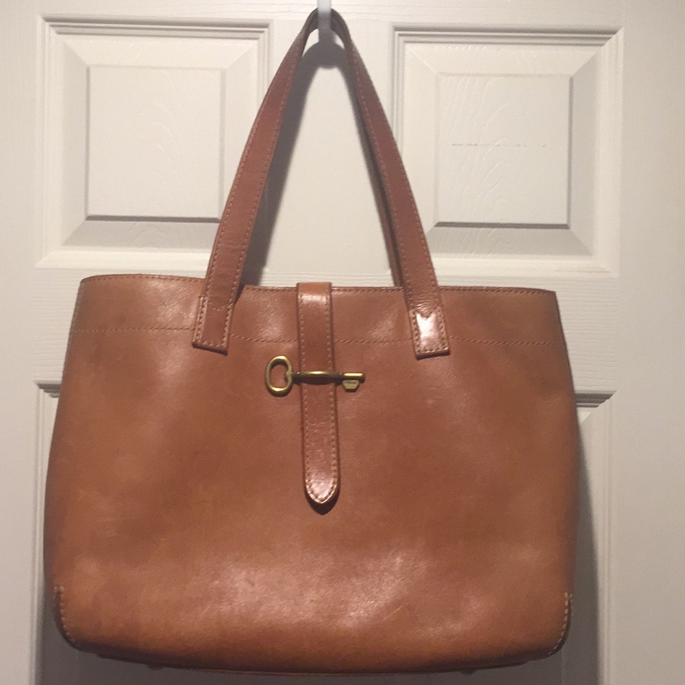 Fossil tote